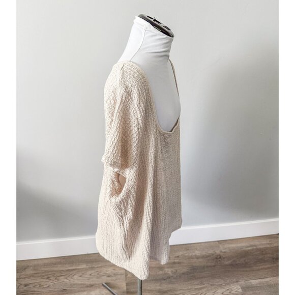 Old Navy Fitted Square-Neck T-Shirt in Textured Ivory - Picture 6 of 9